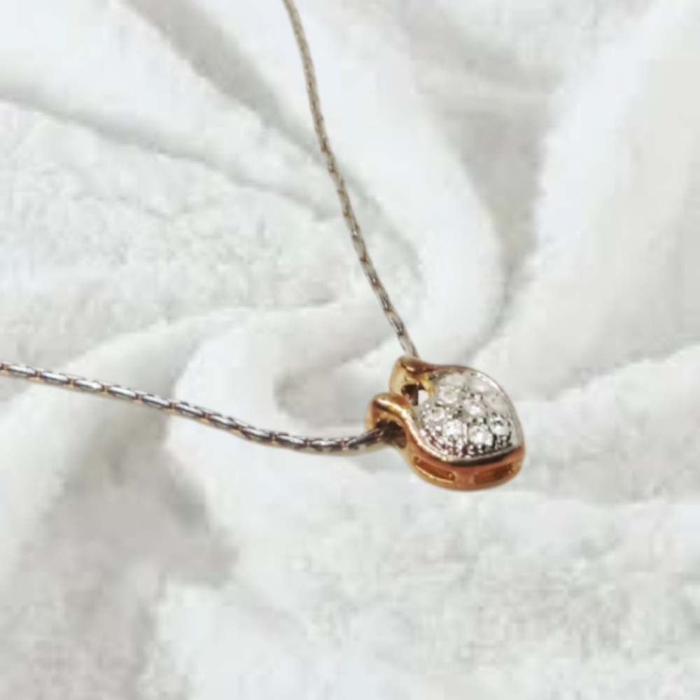 $2 When You Buy 10 Items Marked 🎄10/$20.  Gold Tone Necklace with Rhinestones